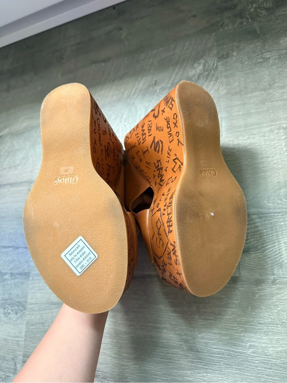 ✨ CHLOE Maxime Leather Crisscross Platform Sandals $1,250